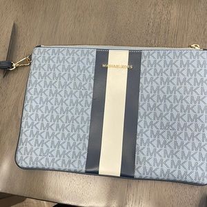 Micheal Kors hand bag